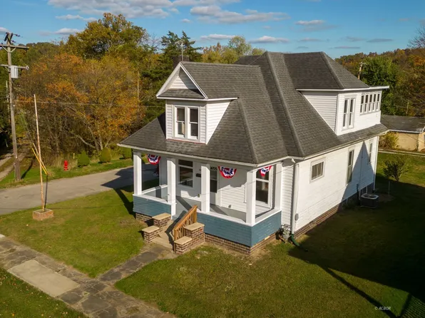 60 Broad St, Glouster, OH 45732