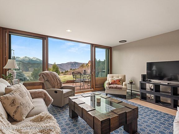 2nd image of 805 Pinon Dr APT 4