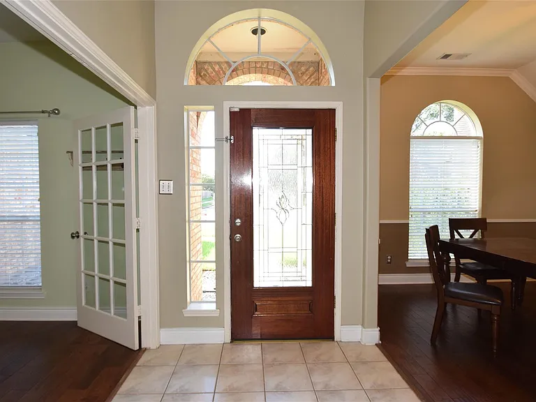 6327 Merona Ln — Photo 2