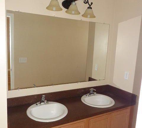 5th image of 3732 Russell Ave Unit 3732