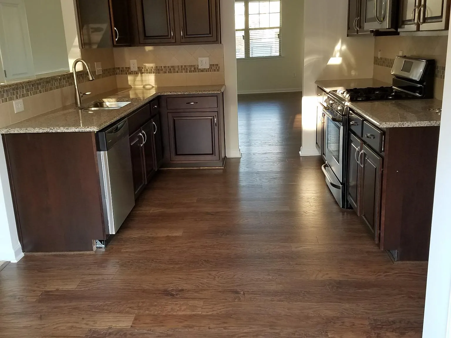 4 bed, 2335 sqft, $2,650 — Photo 4
