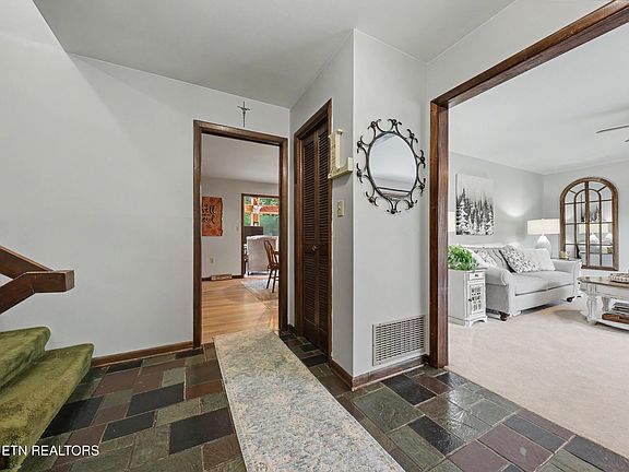 4th image of 135 Terisu Cir