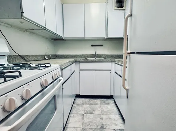 142-05 Roosevelt Avenue image 2 of 14