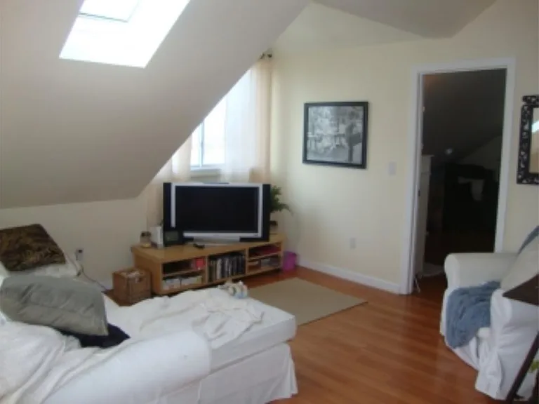 35 Webster St #3 — Photo 2