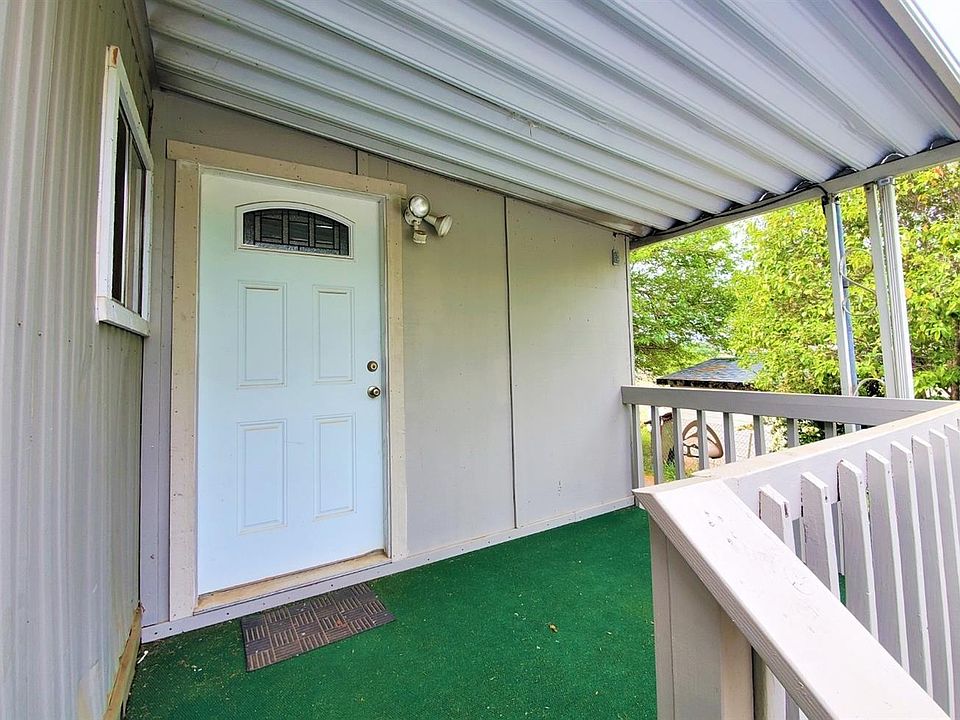 1st image of 976 Iroquois Cir