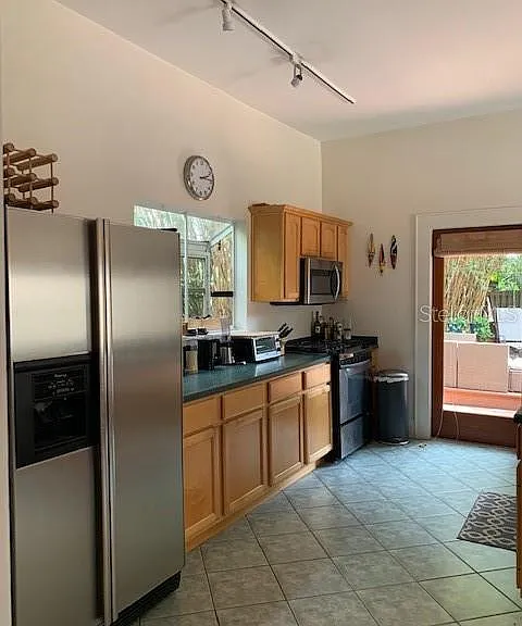 2916 W Bay Court Ave — Photo 8