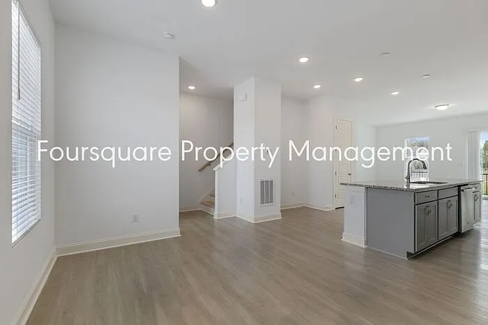 1424 Grove Village Rd — Photo 22