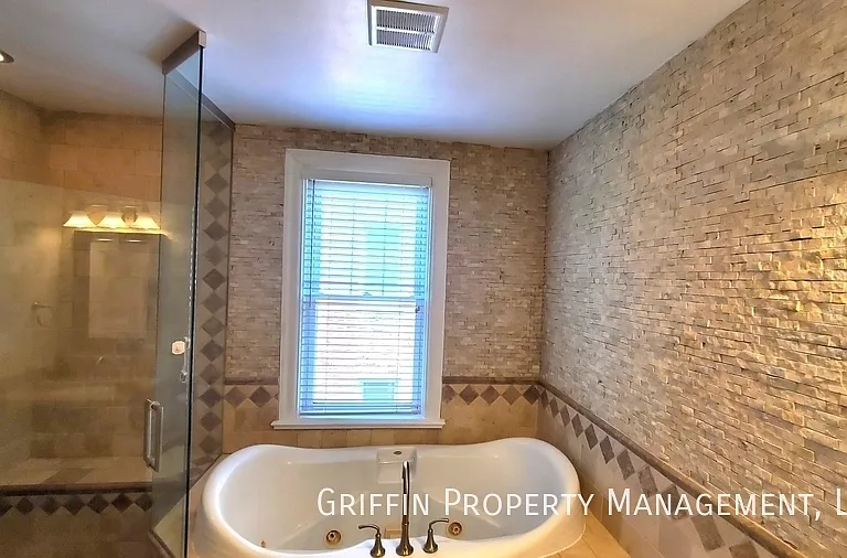 6302 7th St NW #1 — Photo 8