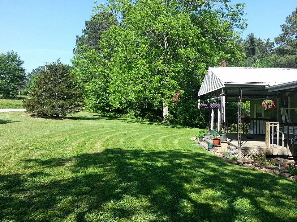 1210 Harlan Lane Rd photo 1