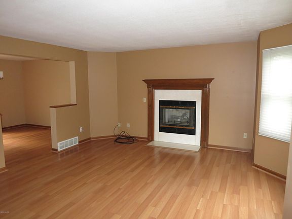 2nd image of 7315 Jamaica Ln
