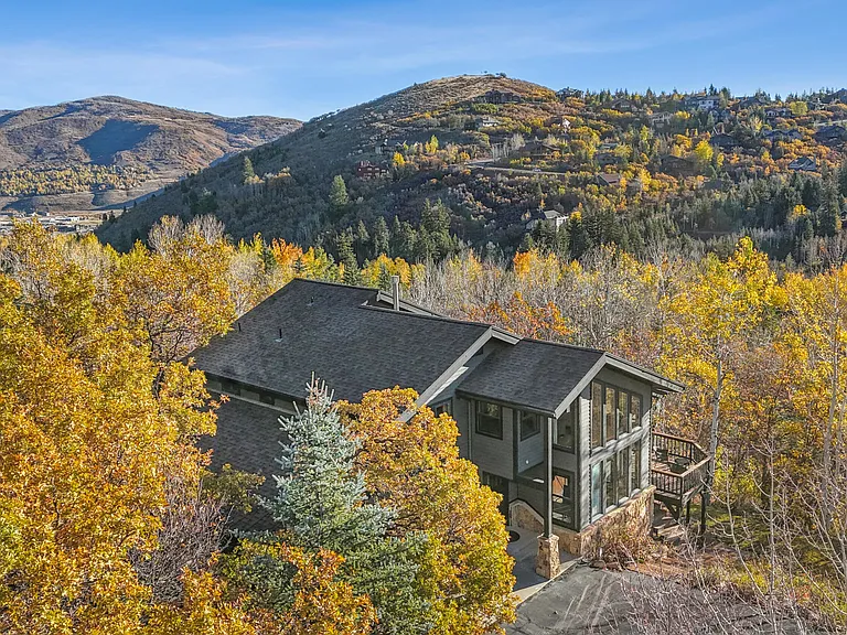7240 Buckboard Dr — Photo 45