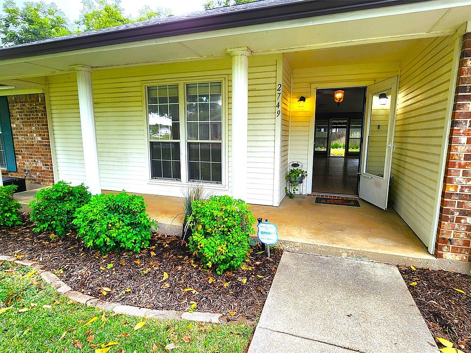 1st image of 2749 Pecan Dr