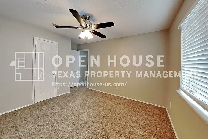 1022 Halifax Ln — Photo 16