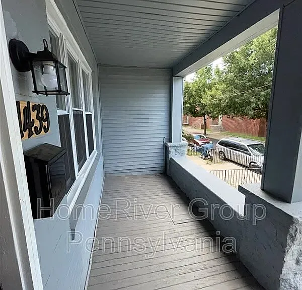 3 bed, 1.0 bath, 1196 sqft, $2,273 — Photo 2