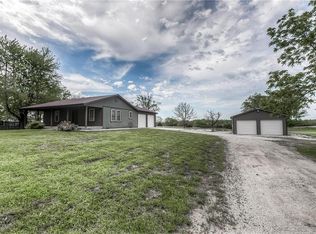 30660 W 327th St, Paola, KS 66071