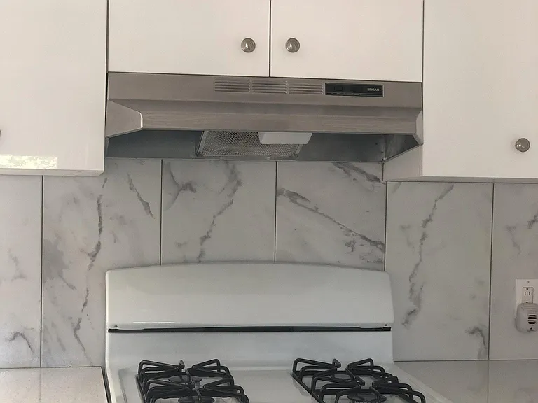 Brand new kitchen applicances.