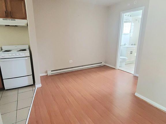 3rd image of 5017 Columbus Dr APT B