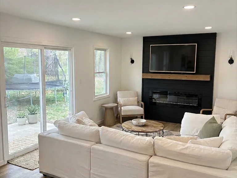 2333 S Pine St — Photo 4