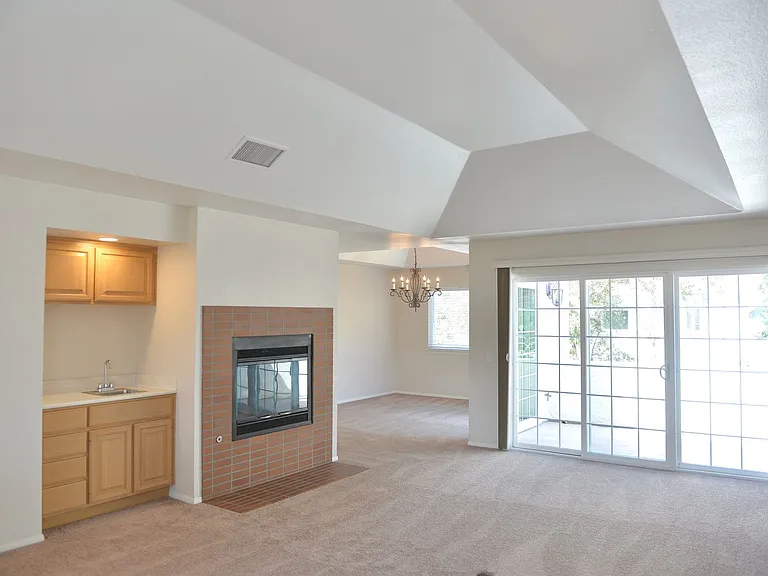 37 Port Royale Rd — Photo 4