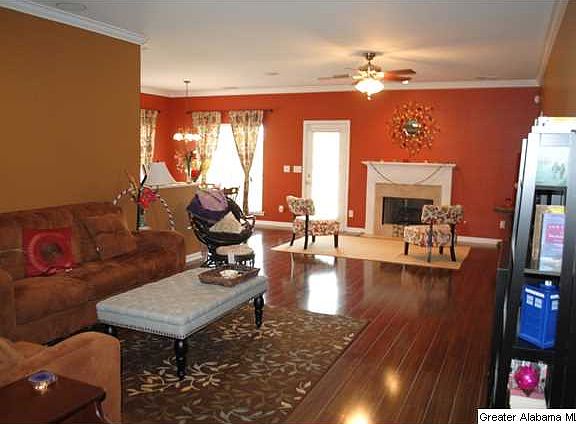 3rd image of 952 Castlemaine Ct