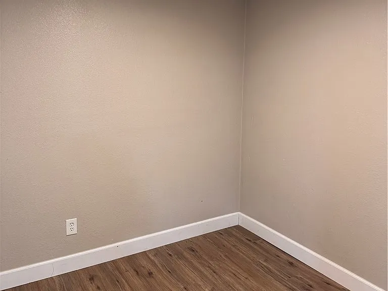 17451 Bromley Ave — Photo 10