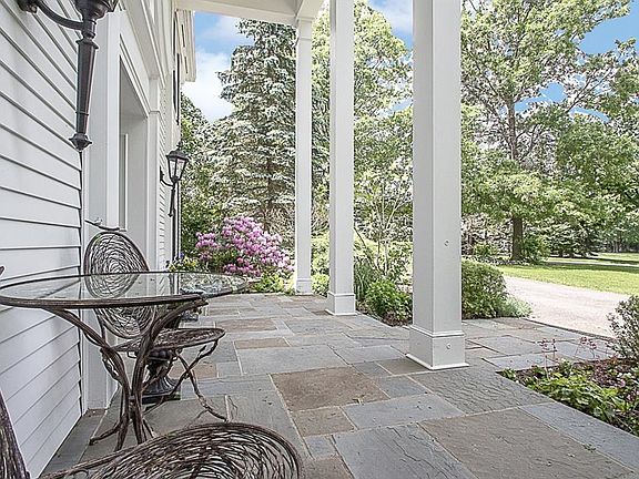 3rd image of 20 Farmcote Dr