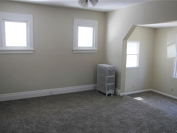 3rd image of 123 Lyndale Ave