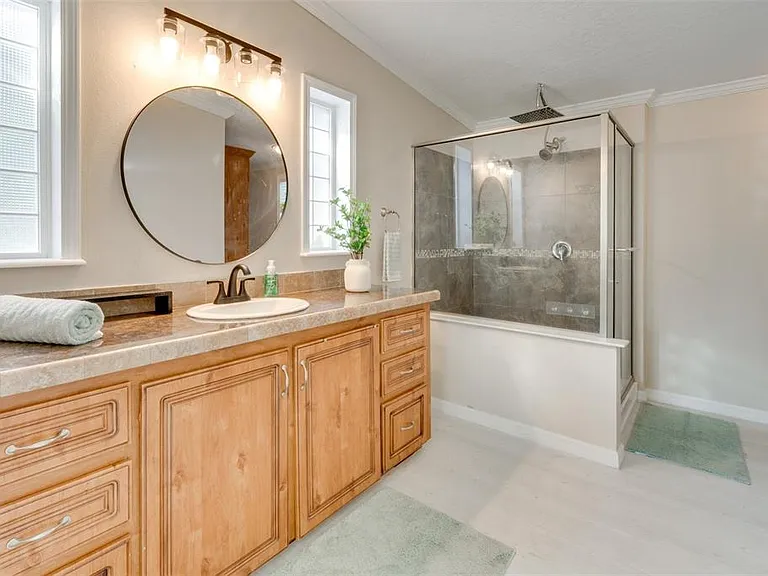 8123 Shelley Trl — Photo 12