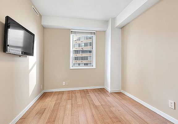4th image of 400 E 54th St APT 9G