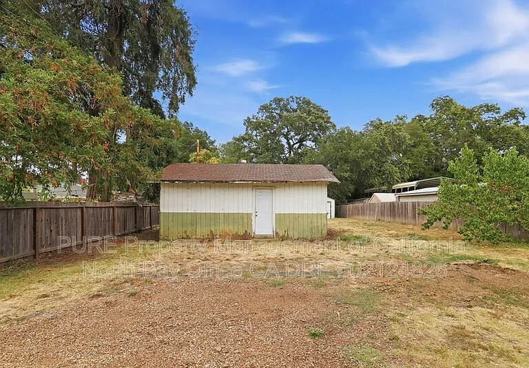 1040 S Cloverdale Blvd — Photo 21