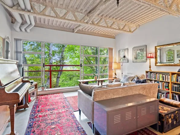 350 E 2nd Ave #424, Vancouver, BC V5T 4R8