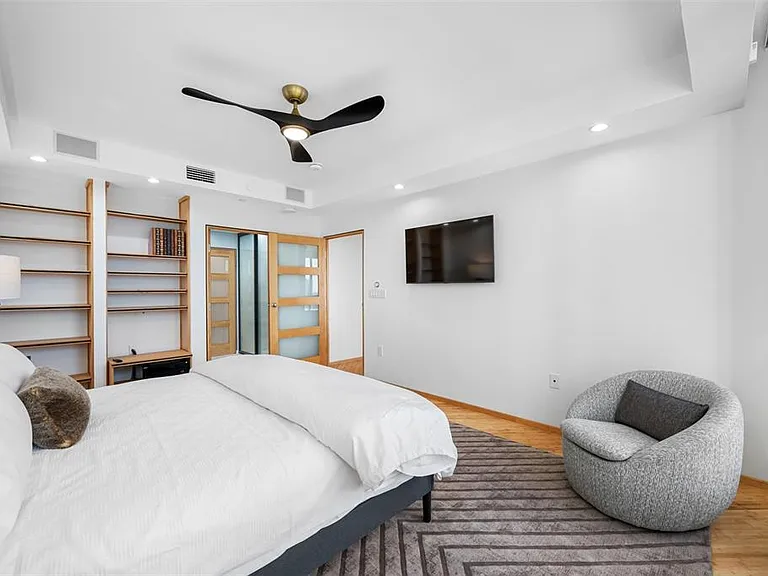 1 Beach Dr SE #2211 — Photo 36