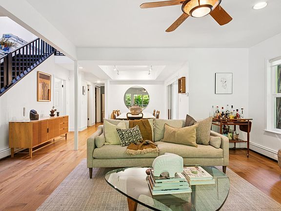 4th image of 12 Ridgeway Lane