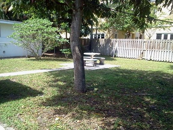 2nd image of 828 NE 16th Ave