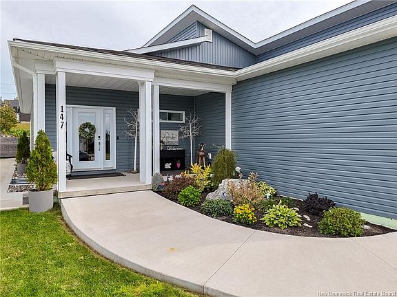 2nd image of 147 Reba Cres