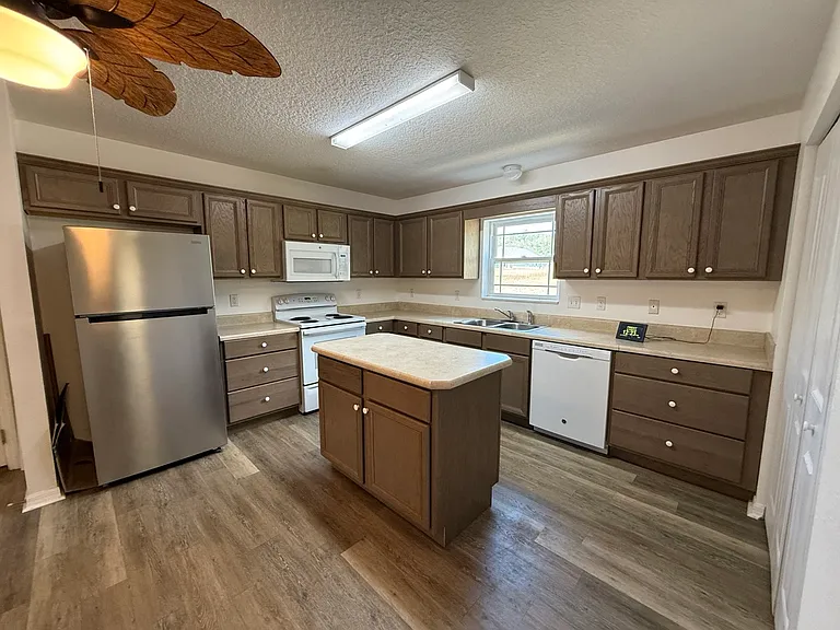 3288 NE Caitlin Ln — Photo 8