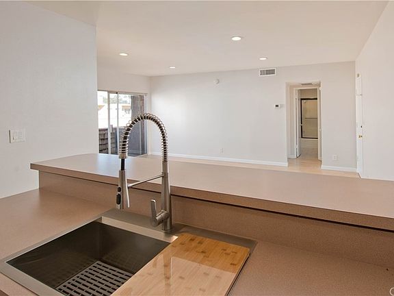 4th image of 5414 Newcastle Ave APT 42