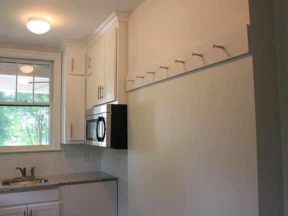 Kitchen - there is a range under the microwave hood