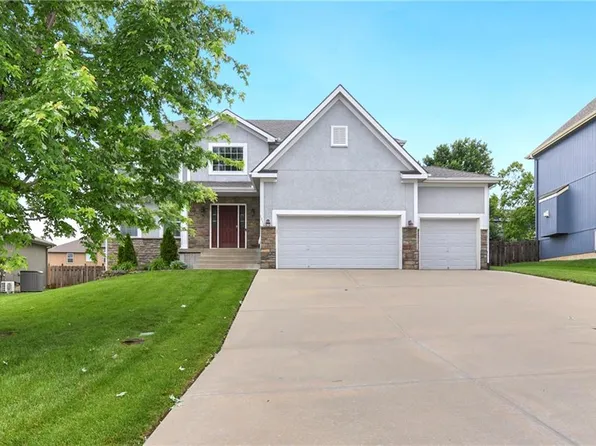 1354 Granite St, Lansing, KS 66043