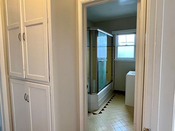 4th image of 355 1/2 N Spaulding Ave #359