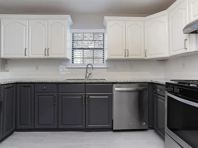 457 W Merriweather St — Photo 6