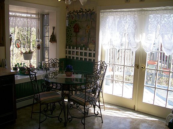Kitchen w/box window/french doors