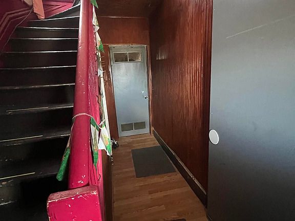2nd image of 704 Salzburg Ave
