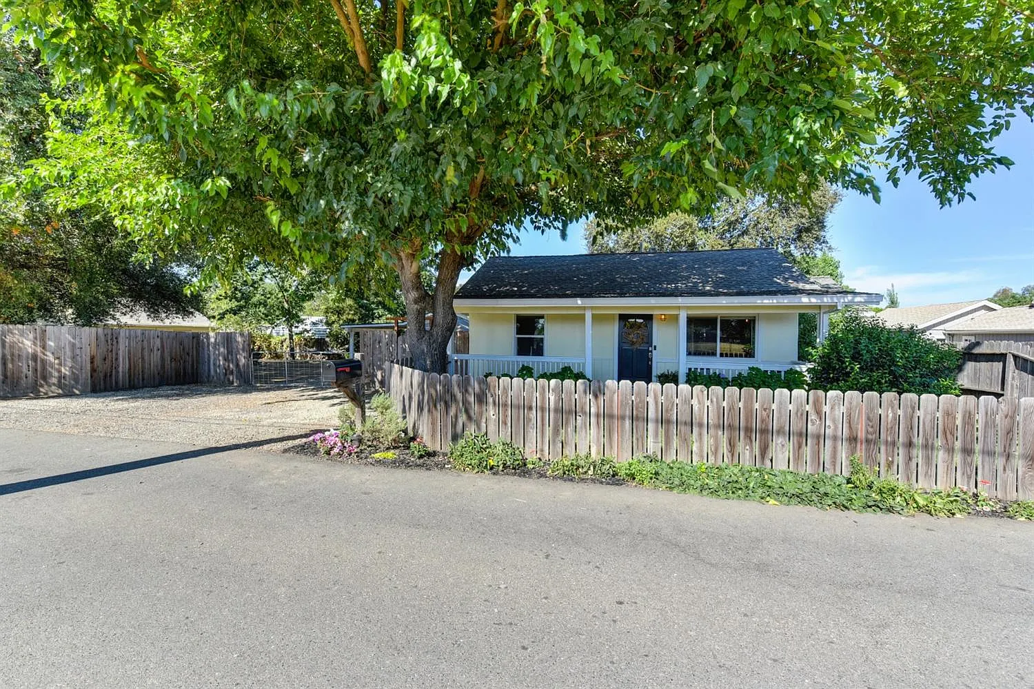 8425 Pearl Way photo 1