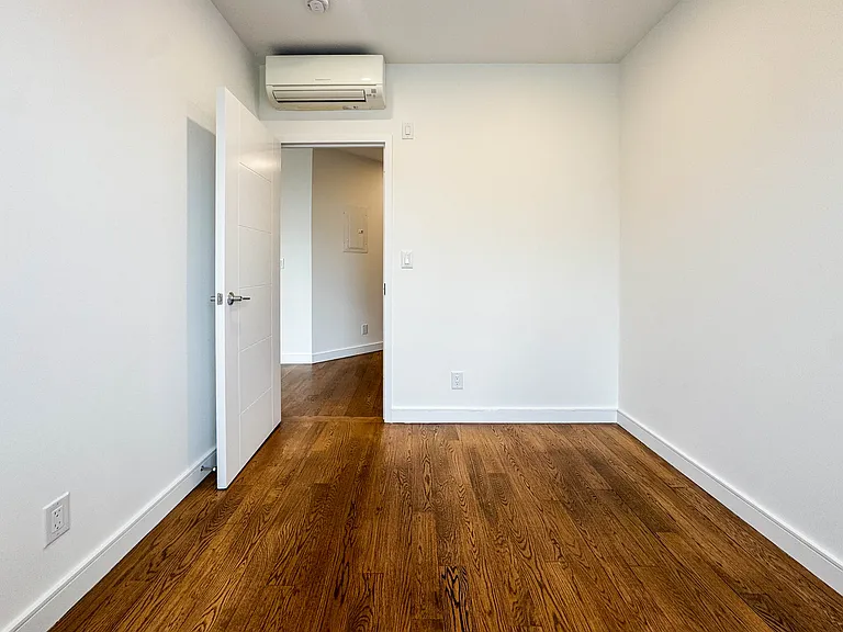 689 Leonard St #3A — Photo 11