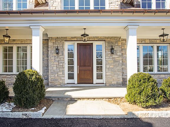 3rd image of 7 Bristol Ln