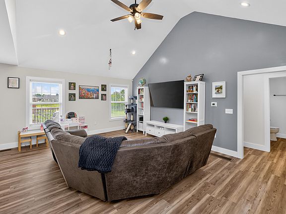 4th image of 5021 Bentwood Ct