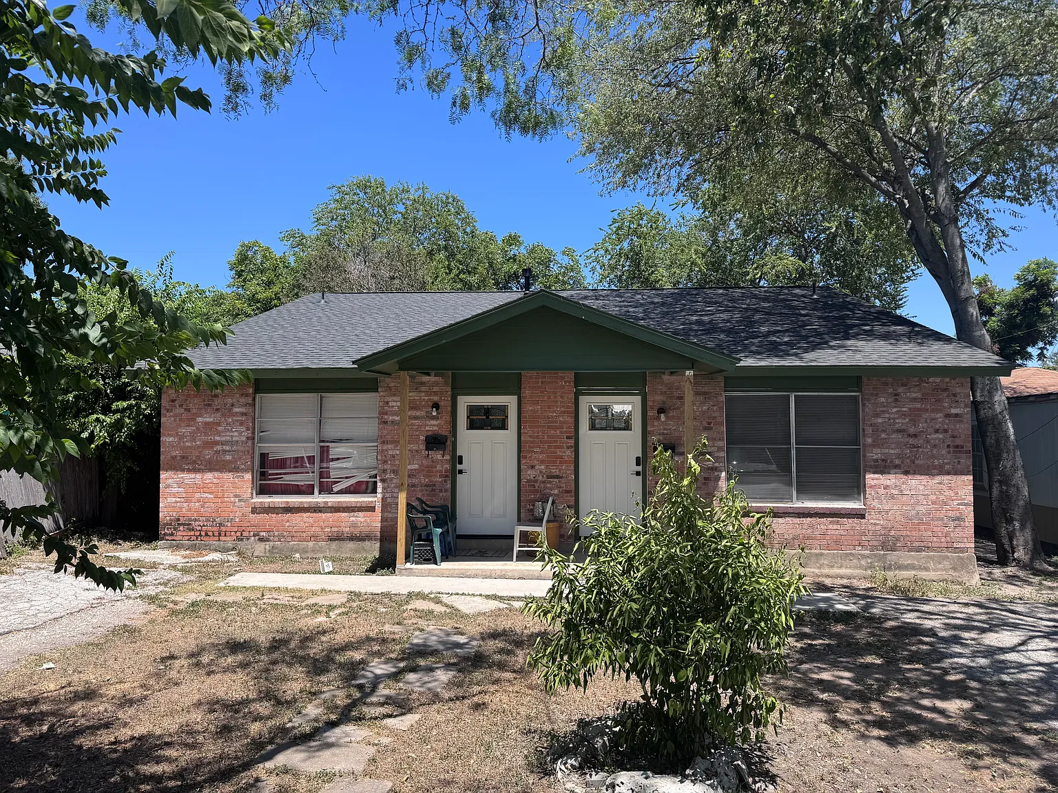 2 bed, 810 sqft, $1,400 — Photo 1