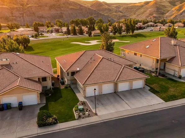 414 NW Canyon Blvd W #A, Lethbridge, AB T1K 6V2