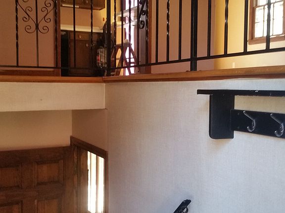 3rd image of 33 Deepwood Ln
